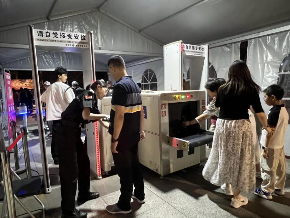 C:/Users/BA/Desktop/“安保鐵軍、硬核保障”2024系列報(bào)道四十三——月滿中秋，南京市保安服務(wù)有限公司圓滿護(hù)航“2024 南京森林音樂會(huì)”/4.jpg4